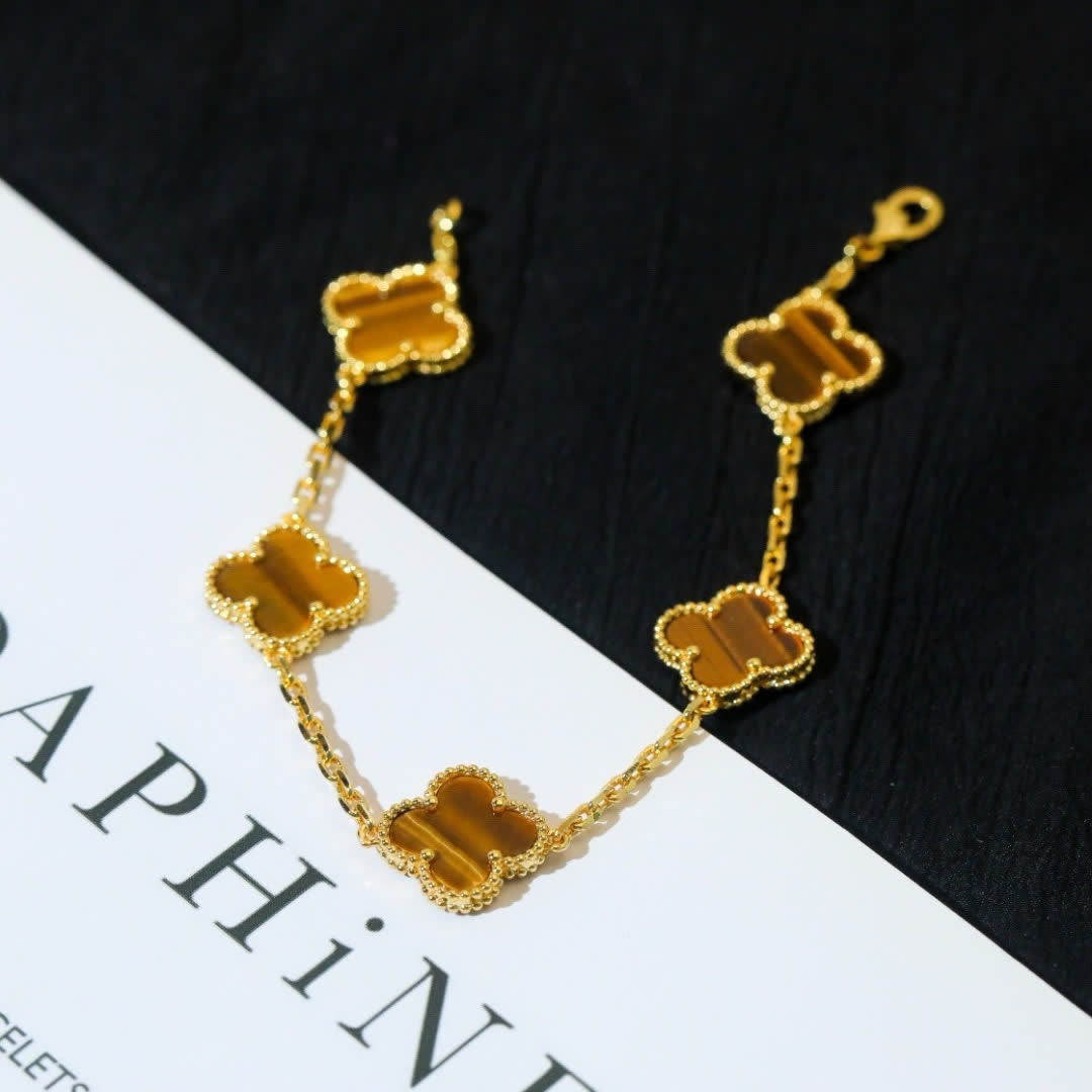 Van Cleef & Arpels Vintage Alhambra Yellow Gold Tiger's Eye Bracelet Van Cleef & Arpels Vintage Alhambra Yellow Gold Tiger's Eye Bracelet